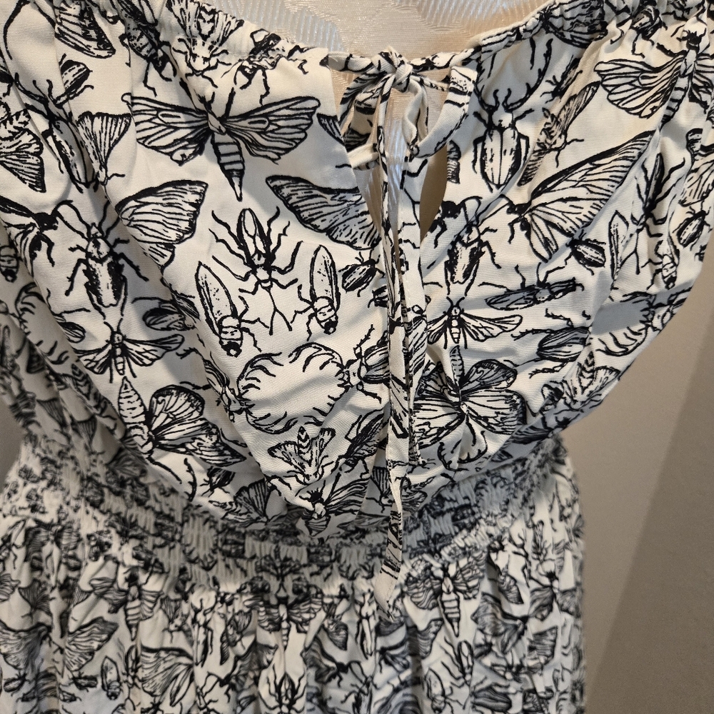 Plus Smocked Square Neck Floral Mini Dress — Black & White - Picture 5 of 11